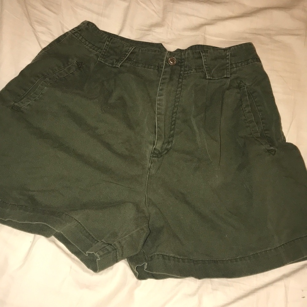 🌵Olive green shorts